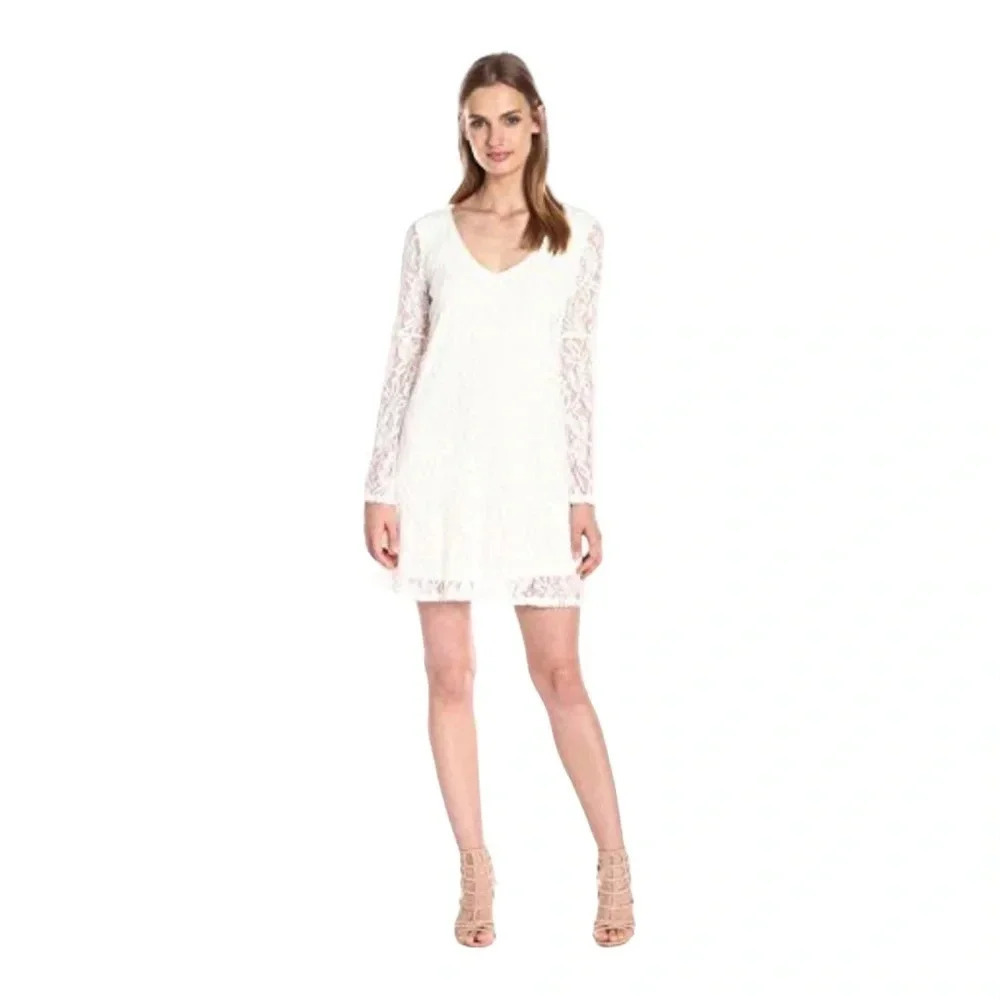 Socialite Women's Bell‎ Sleeve Lace
Swing Dress size M